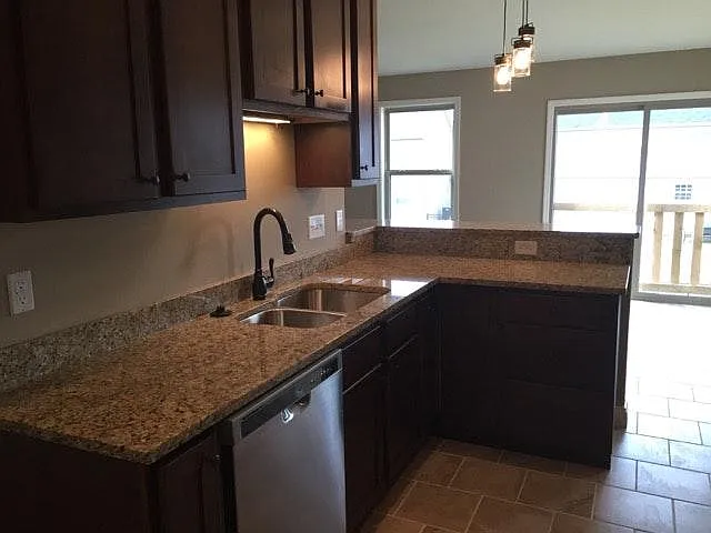 514 Sceptre Dr — Photo 6
