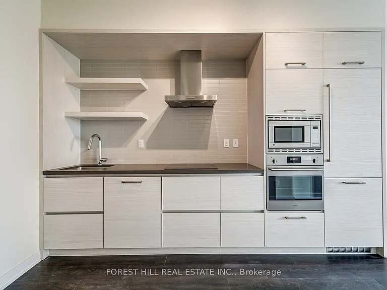 2221 Yonge St #5210 — Photo 8