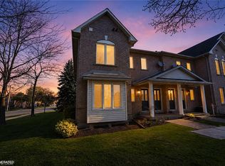 2 Harbour Dr #9, Hamilton, ON L8E 6B1