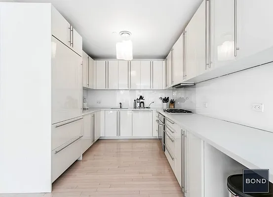 Sold by Bond New York | media 9