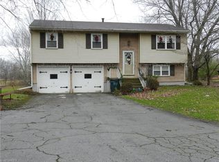 2401 Griffith Dr, Cortland, OH 44410