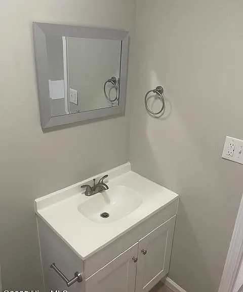 607 E Main St — Photo 10