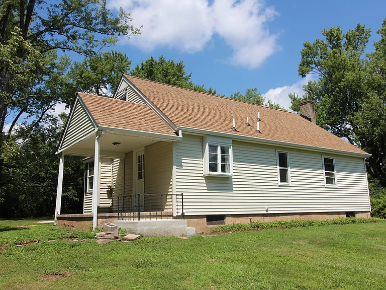 229 Pittstown Rd — Photo 3