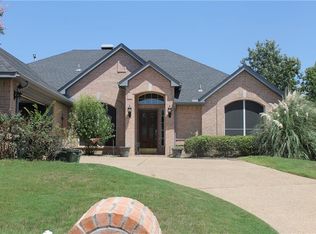 916 Muirfield Dr, Mansfield, TX 76063