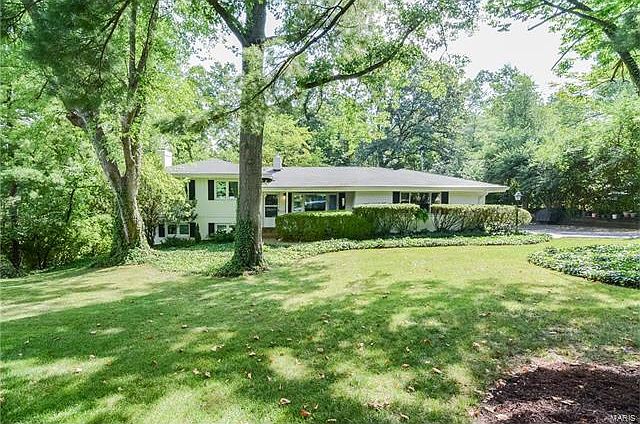 1st image of 916 Woodshire Ln