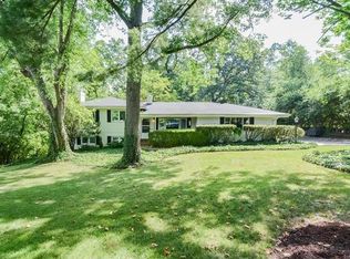 916 Woodshire Ln, Saint Louis, MO