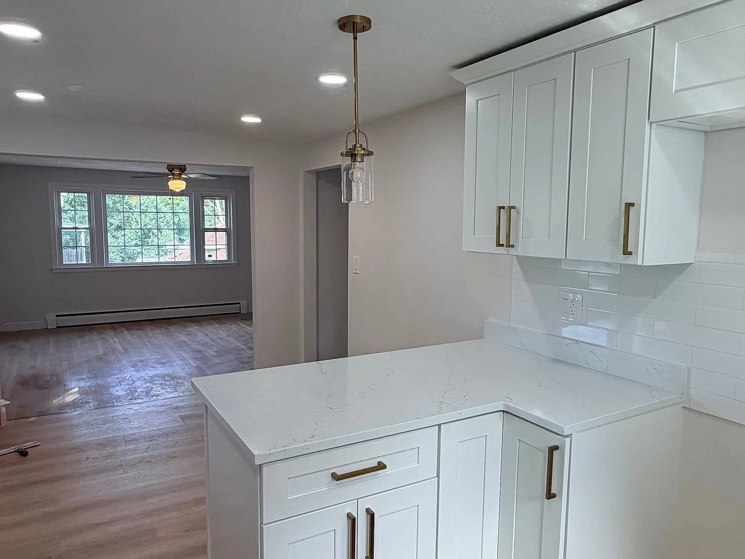 3 bed, 1.0 bath, 1154 sqft, $3,350 — Photo 2