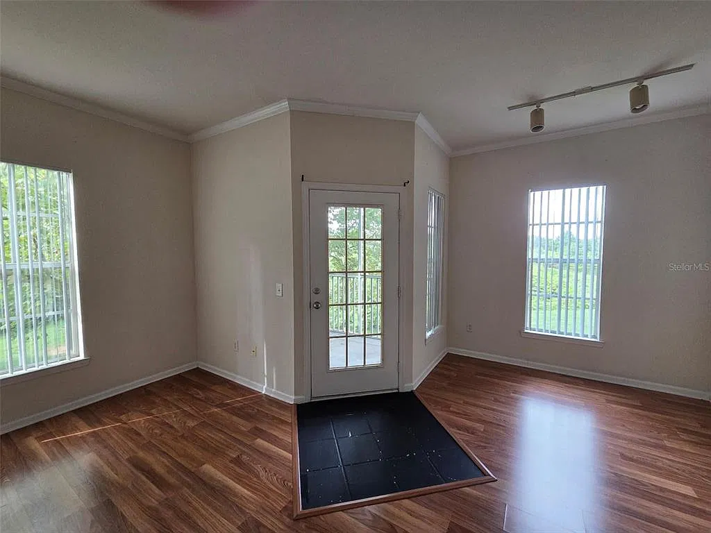 1 bed, 1.0 bath, 813 sqft, $1,275 — Photo 2