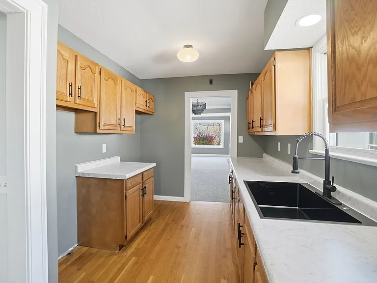 1114 Belvidere Ave — Photo 6