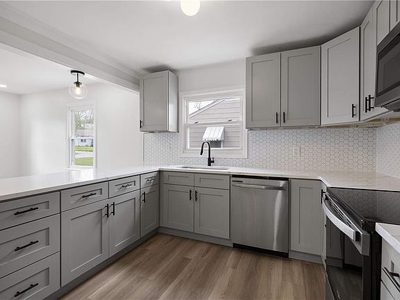 3rd image of 409 Robie Dr