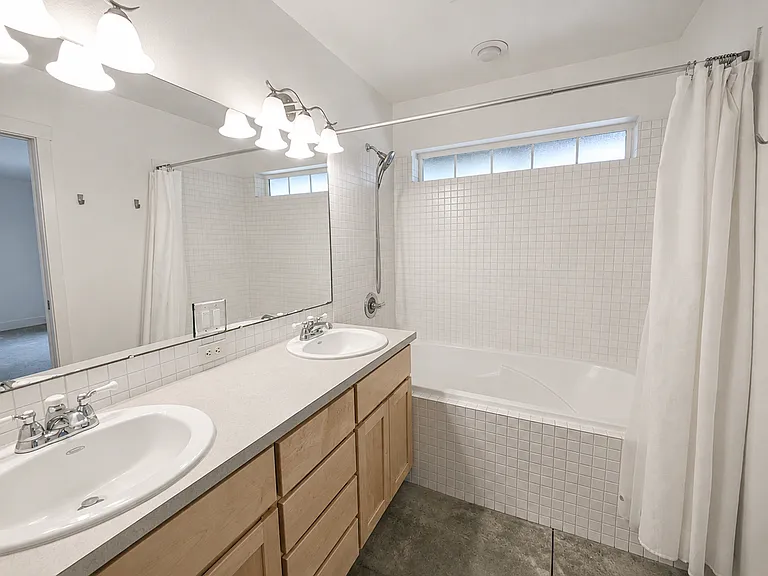 1821 NW Iowa Ave — Photo 36