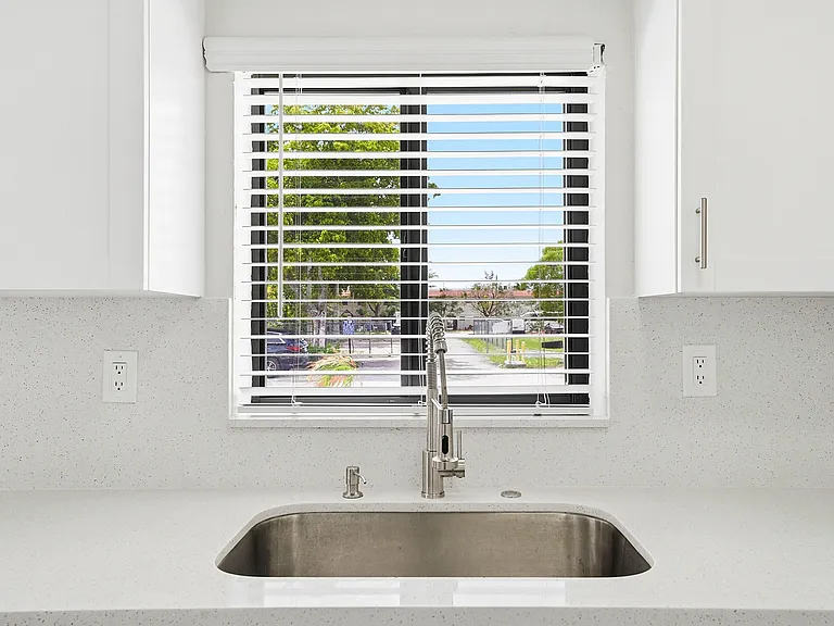 1320 SW 34th Ave #1 — Photo 8