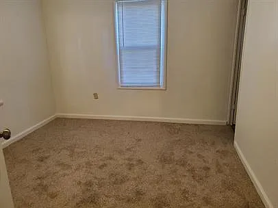 430 Robinson Ave — Photo 7