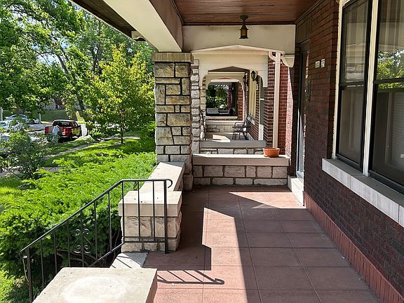 2nd image of 3679 Dover Pl #2