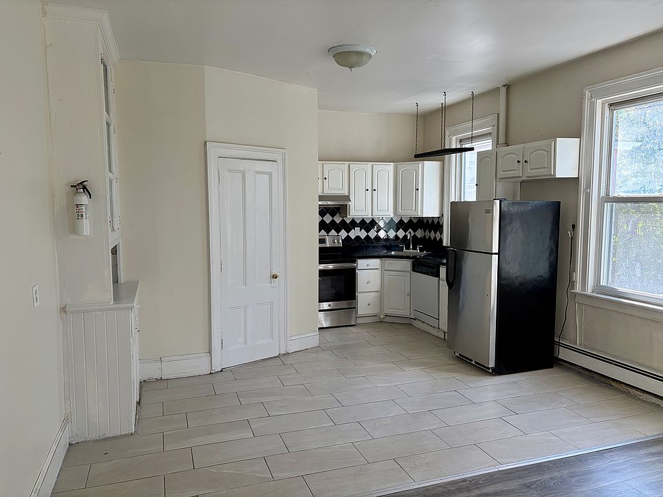 Living Room / Kitchen