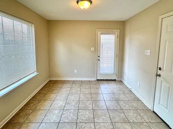 5th image of 1579 Wynne Grove Dr