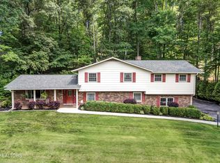 106 Mohawk Rd, Oak Ridge, TN 37830