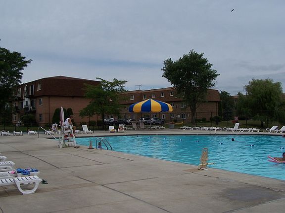 5th image of 9435 Bay Colony Dr APT 2s