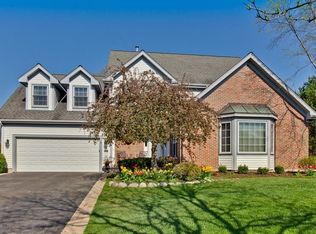 333 S Old Creek Rd, Vernon Hills, IL 60061