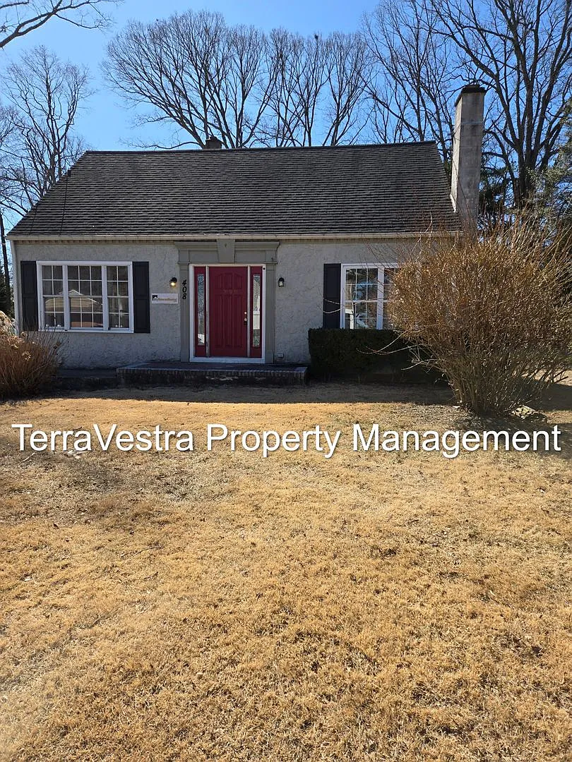 Now Showing for 2027-2028 School Year Glassboro 4 Bed 2.5 Bath — Photo 1