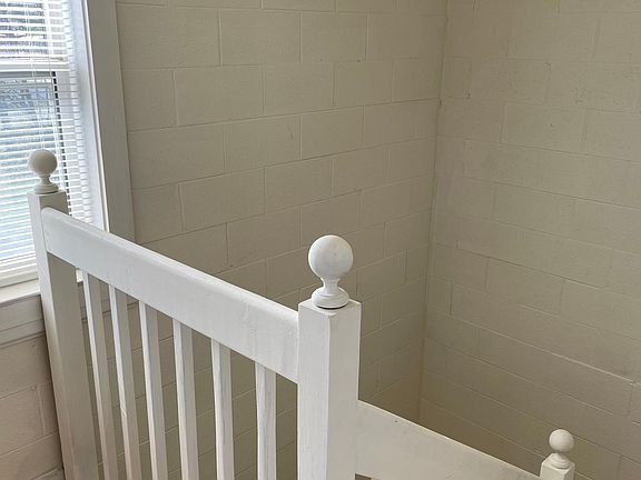 2nd image of 152 Patricia Anne Ln #2