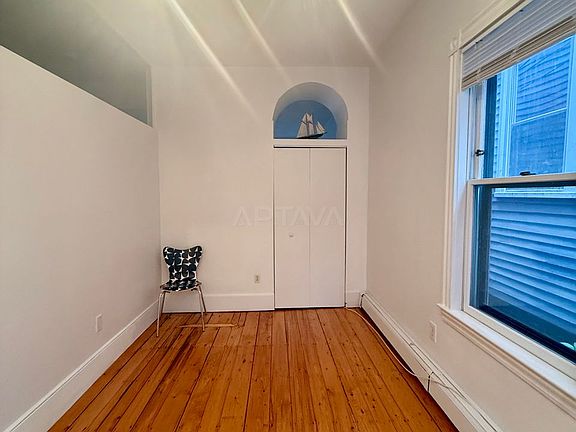5th image of 106 Pleasant St #1
