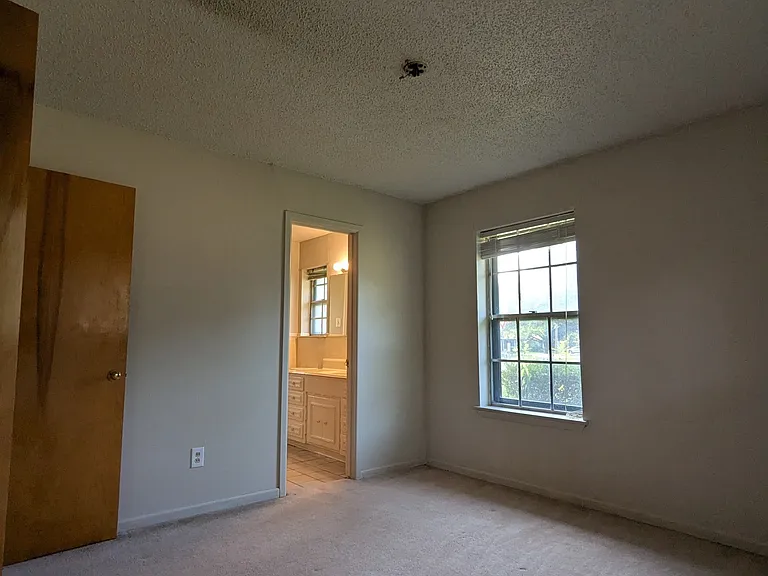 2311 Lange St — Photo 22