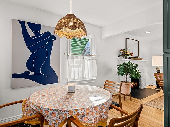 Eat-in kitchen