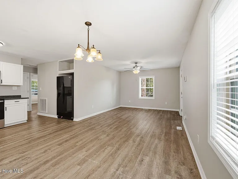 200 S Sylvan Dr — Photo 18