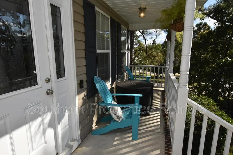 4 bed, 2.5 bath, 2452 sqft, $2,000 — Photo 3