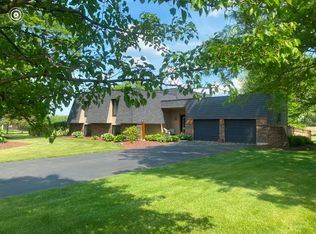 2N525 Colt Dr, Elburn, IL 60119