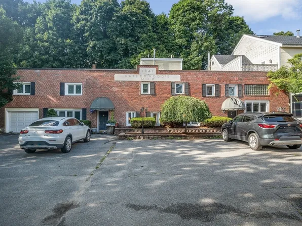 42 Epping St APT 1, Lowell, MA 01852