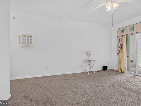 5th image of 151 Aspen Ct