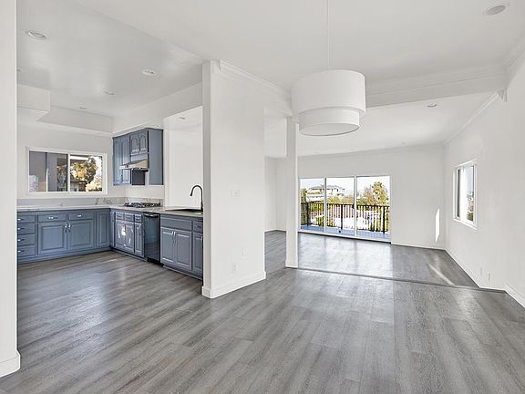5th image of 2038 N Sycamore Ave #2040