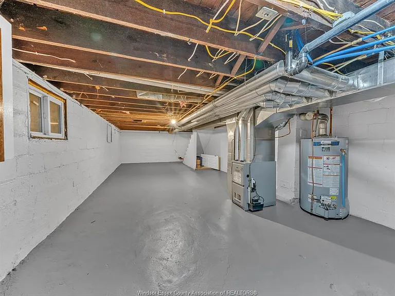 2181 Howard Ave — Photo 24