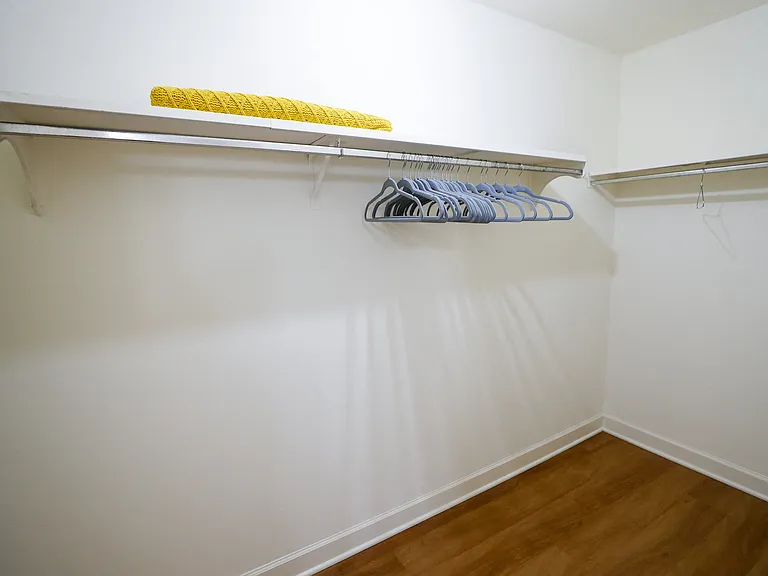 Farmingdale Apartments — Photo 25