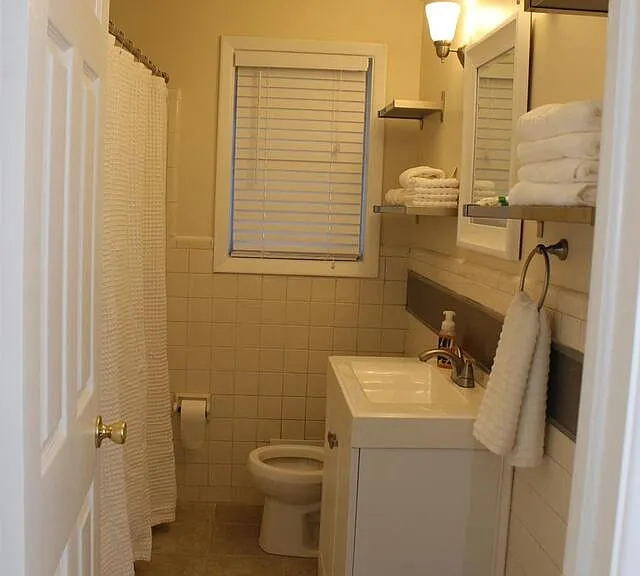 1260 Woodland Ave NE #B — Photo 10