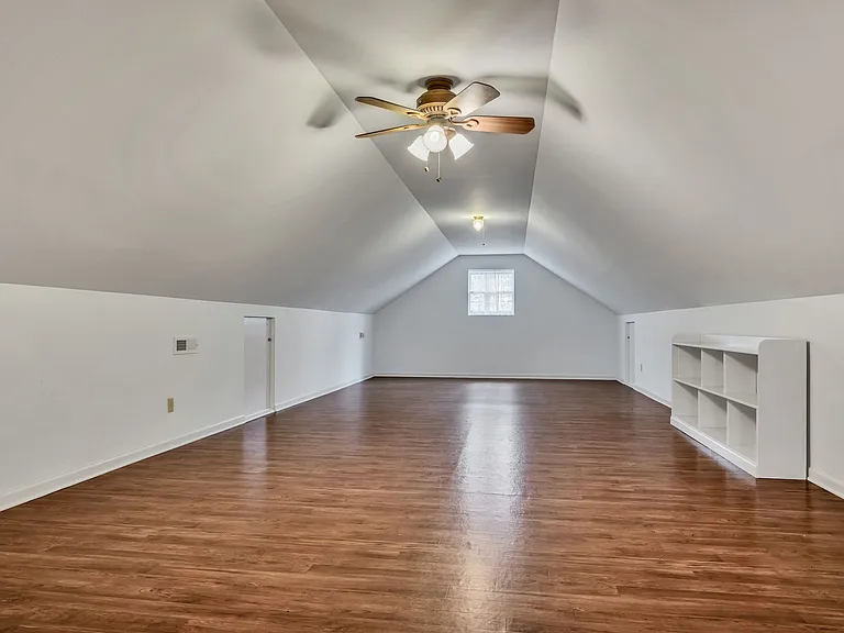 7506 Sleepy Hollow Rd — Photo 26