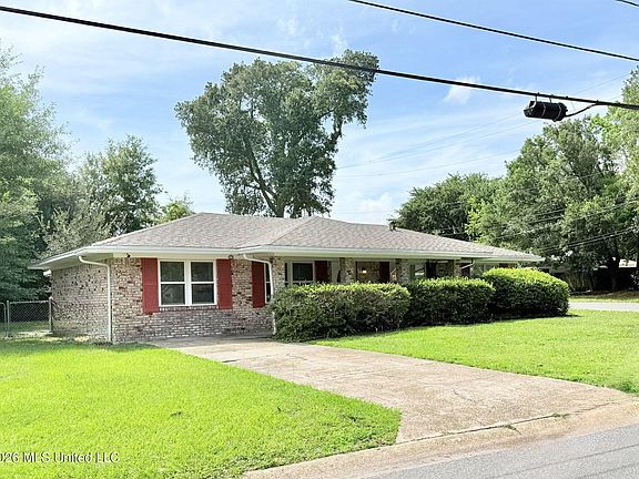 2nd image of 331 Greenwood Dr
