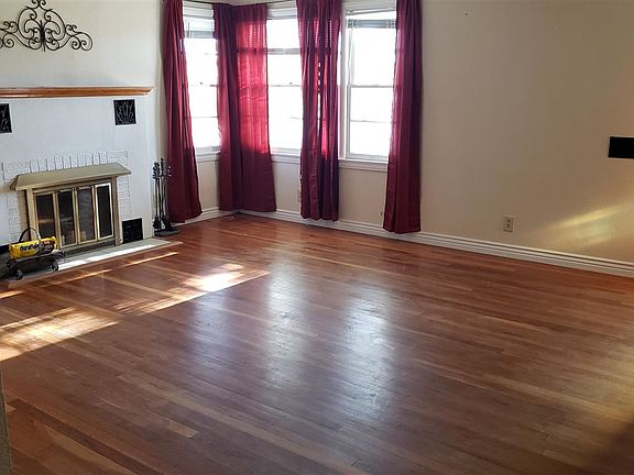 3rd image of 1003 N Lea Ave