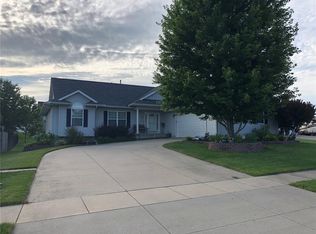 606 Crestview Ct, Center Point, IA 52213