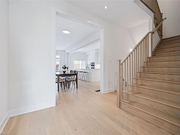 4th image of 32 Hutchison Rd