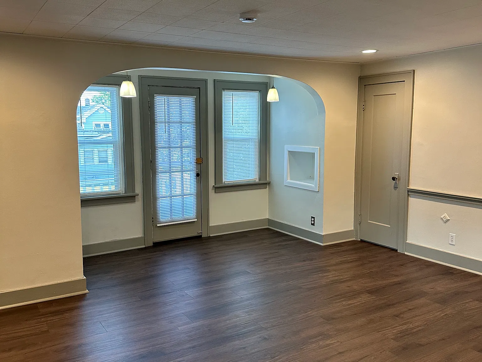 2 bed, 1000 sqft, $1,400 — Photo 1