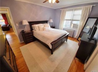 20 Edwards St APT 2D, Roslyn Heights, NY 11577