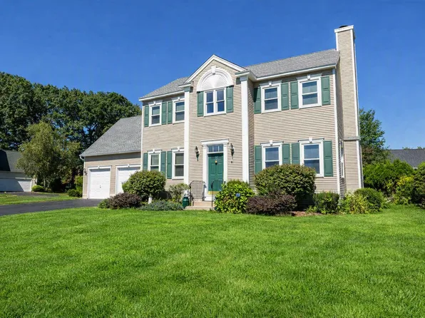 41 Juniper Wood Dr, Haverhill, MA 01832
