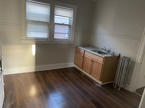 2nd image of 3045 Elmhurst St #3047