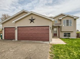 1567 Plum Creek Dr SE, Cambridge, MN 55008
