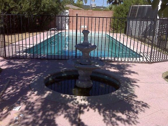 2nd image of 104 E Manhatton Dr