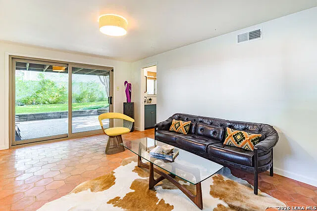 2 bed, 2.0 bath, 1258 sqft, $3,650 — Photo 3