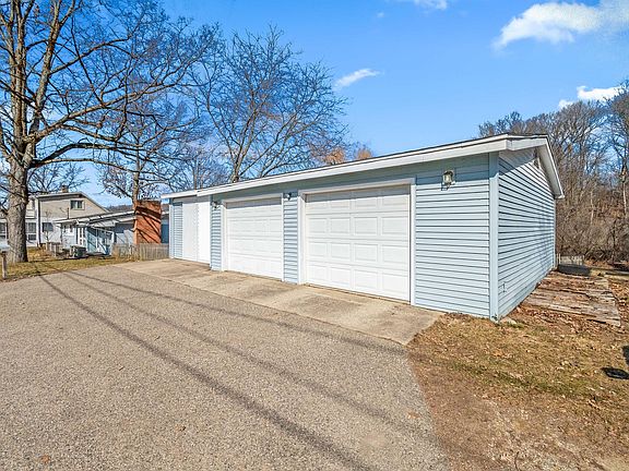 4th image of 2275 Oakwood Dr
